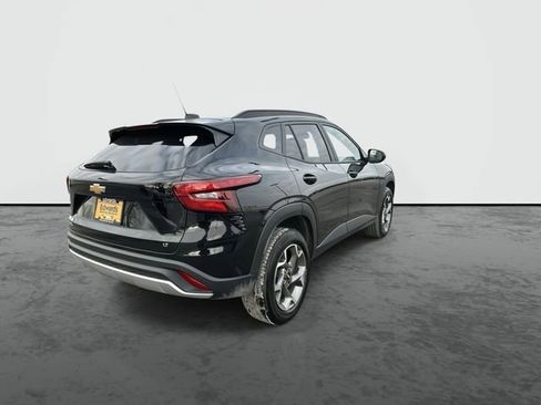 Used 2025 Chevrolet Trax LT image 7