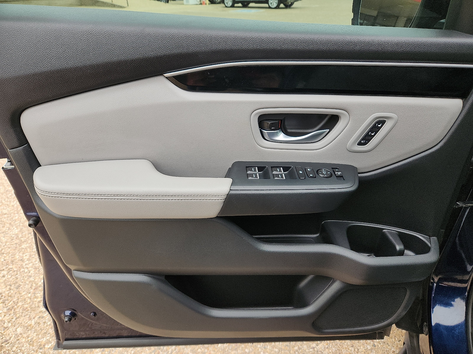 Used 2025 Honda Pilot Touring image 14