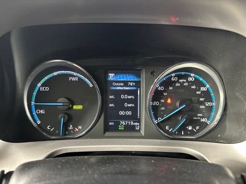 Used 2017 Toyota RAV4 XLE AWD/4WD image 17