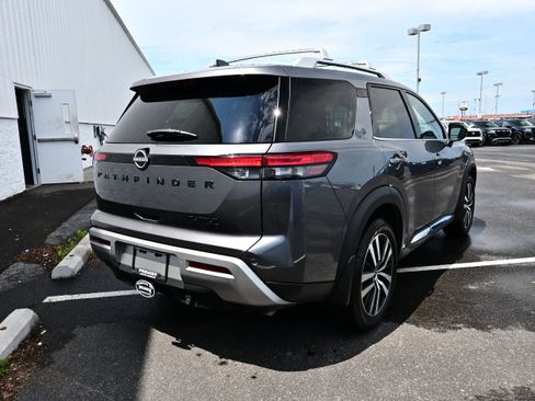 Certified 2025 Nissan Pathfinder Platinum w/ Black Appearance Package AWD/4WD image 6