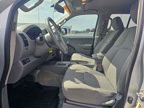 Used 2016 Nissan Frontier SV w/ SV Value Truck Package AWD/4WD image 19