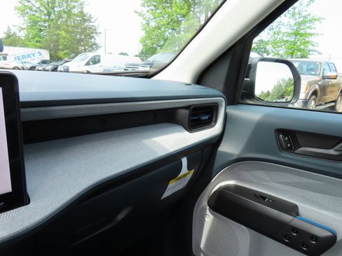 New 2025 Ford Maverick XLT w/ XLT Luxury Package image 11