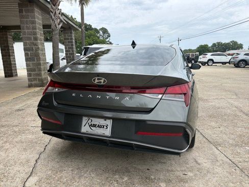 Used 2024 Hyundai Elantra SEL FWD image 5