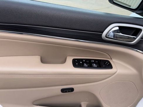 Used 2021 Jeep Grand Cherokee Limited w/ Luxury Group II image 17