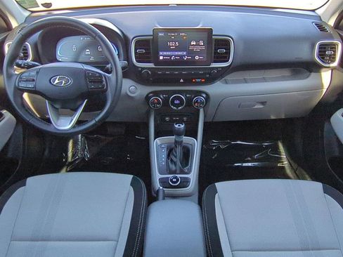 Used 2025 Hyundai Venue SEL image 14