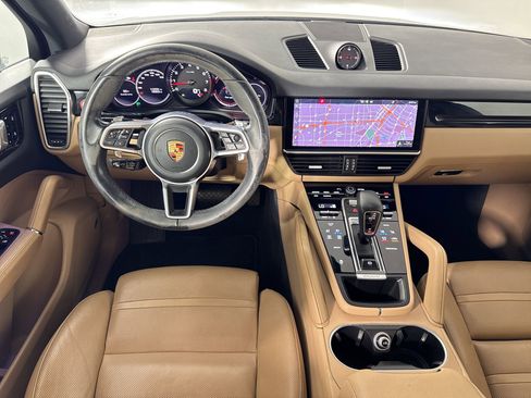 Used 2020 Porsche Cayenne image 27