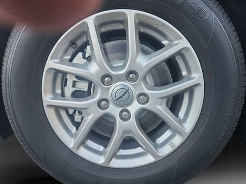 Used 2024 Chrysler Pacifica Touring-L image 9