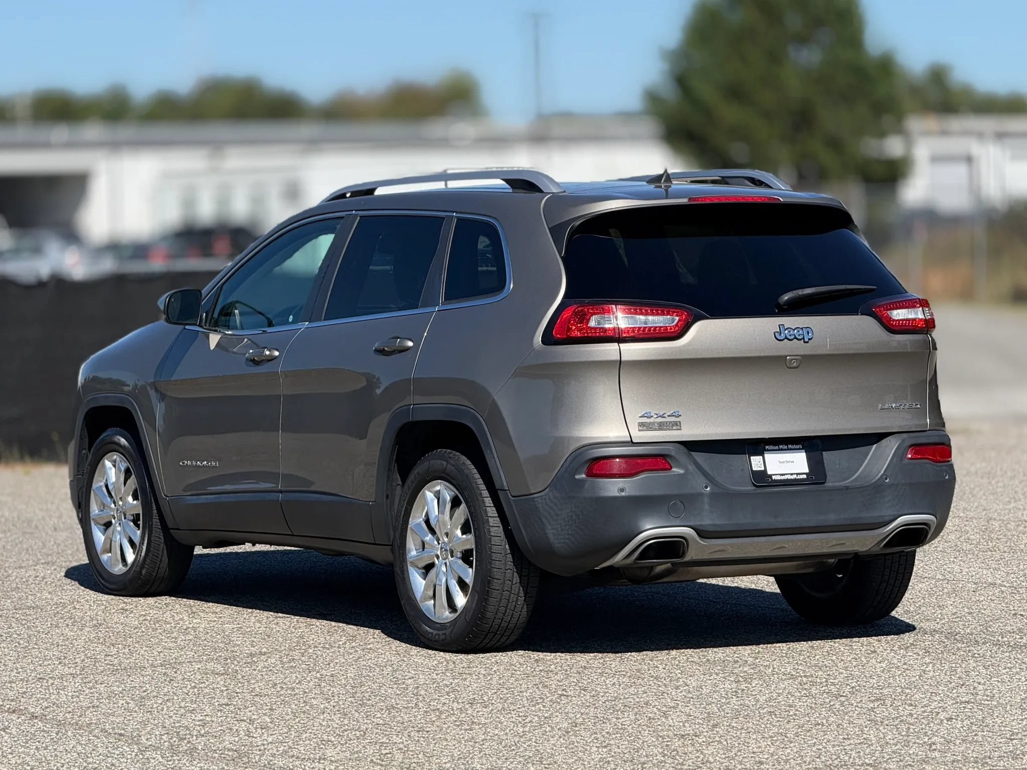 Used 2017 Jeep Cherokee Limited AWD/4WD image 10