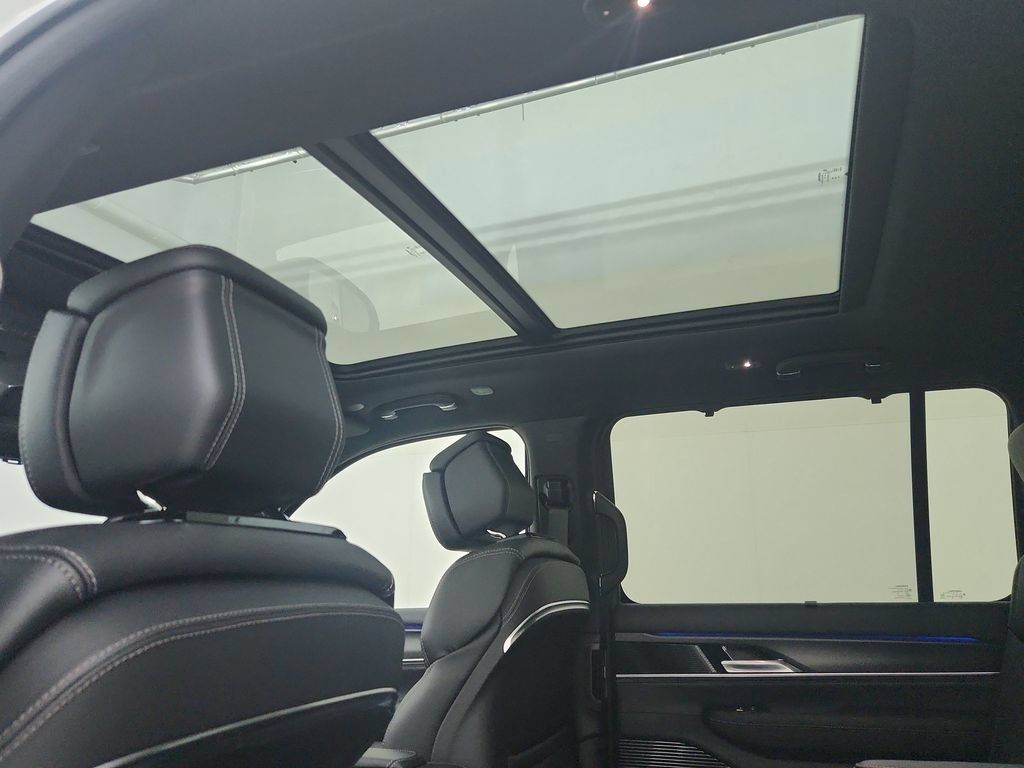 New 2026 Jeep Grand Wagoneer L Summit w/ Premium Group III AWD/4WD image 29