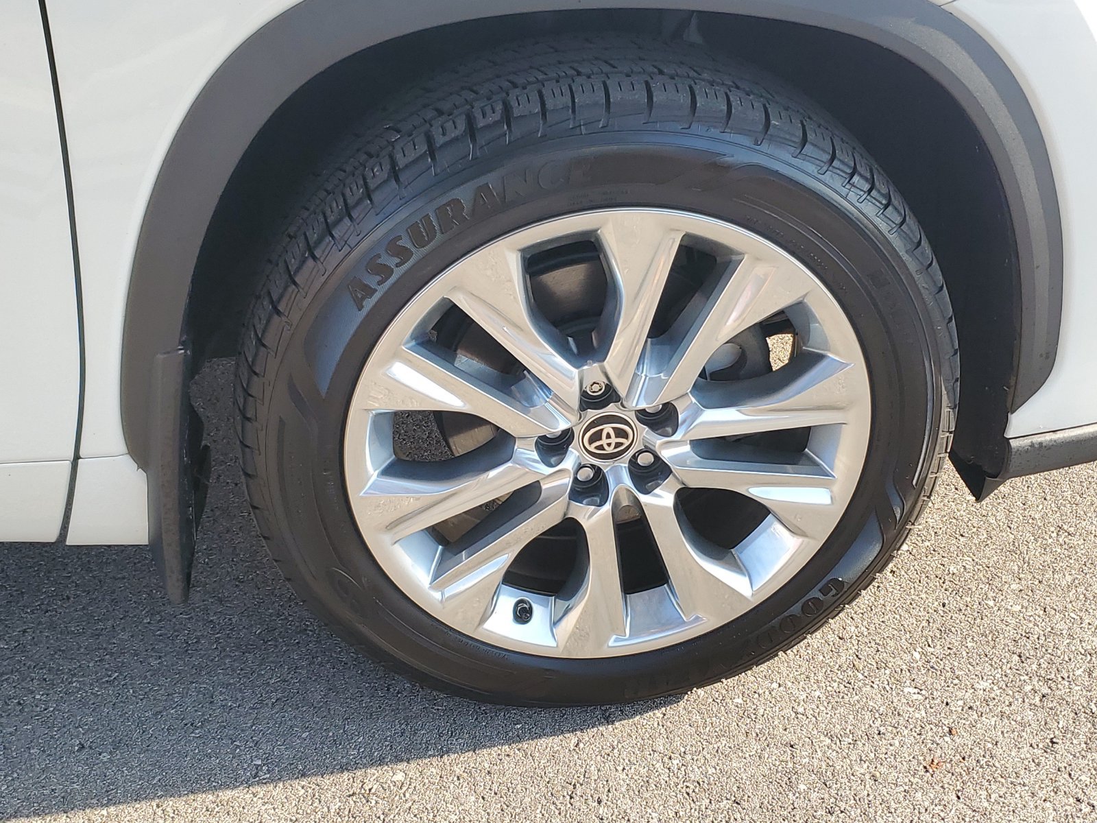 Used 2022 Toyota Highlander Limited AWD/4WD image 6