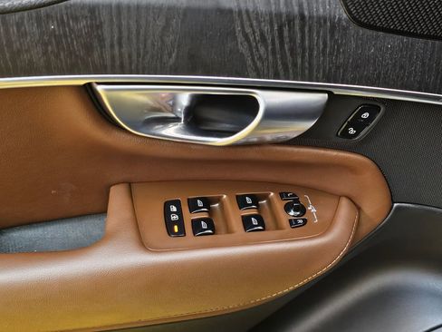 Used 2023 Volvo XC90 B6 Ultimate w/ Protection Package Premier image 25