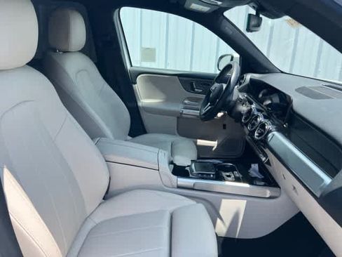 Used 2022 Mercedes-Benz GLB 250 w/ Premium Package Lite image 20