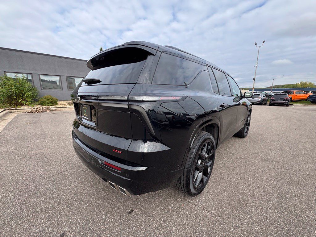 Used 2025 Chevrolet Traverse RS AWD/4WD image 8