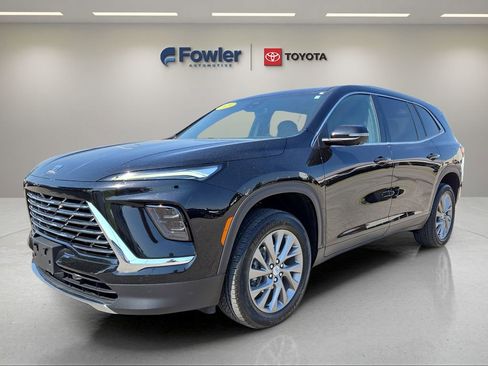 Used 2025 Buick Enclave Preferred FWD image 3