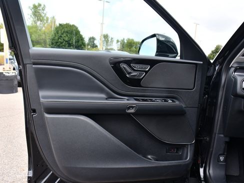 Used 2025 Lincoln Aviator AWD image 27