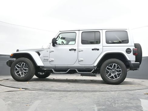 Used 2024 Jeep Wrangler Sahara image 40