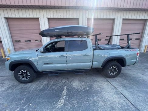 Used 2022 Toyota Tacoma TRD Off-Road image 2