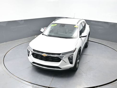 Used 2025 Chevrolet Trax LT FWD image 45
