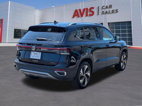 Used 2025 Volkswagen Taos SE AWD/4WD image 6