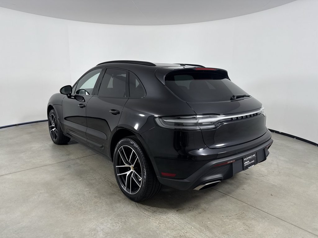 Certified 2023 Porsche Macan AWD/4WD image 3