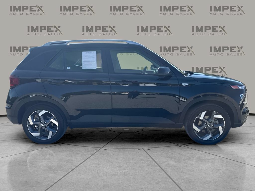 Used 2024 Hyundai Venue SEL FWD image 6