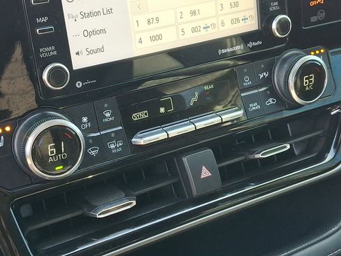 Certified 2022 Toyota Highlander XLE image 17