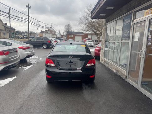 Used 2017 Hyundai Accent SE image 5