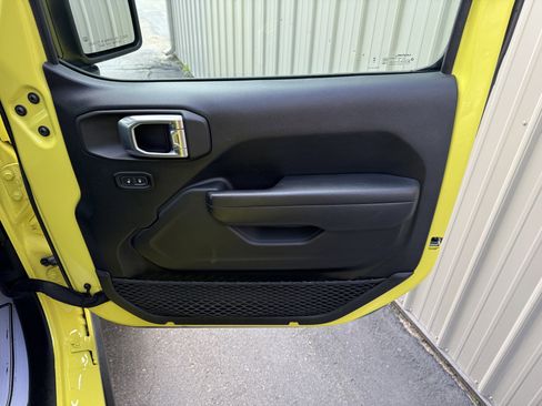 Used 2024 Jeep Wrangler Unlimited Rubicon 4xe AWD/4WD image 25