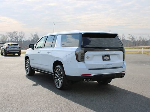 New 2026 Chevrolet Suburban High Country image 7