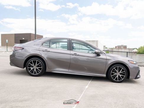 Used 2021 Toyota Camry SE FWD image 8