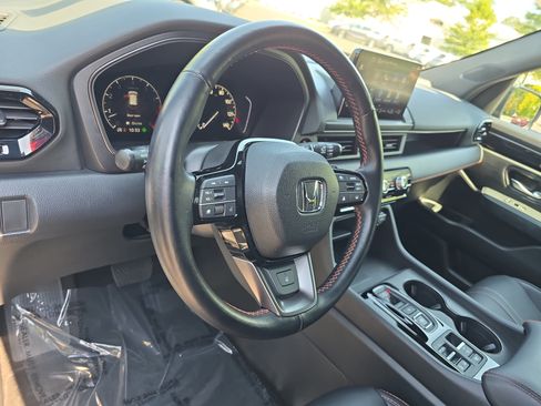 Used 2025 Honda Pilot TrailSport image 17