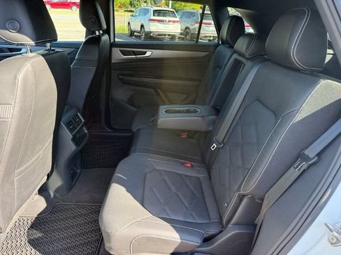 Certified 2024 Volkswagen Atlas Cross Sport SE AWD/4WD image 16