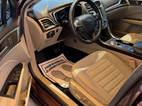 Used 2019 Ford Fusion SE FWD image 8