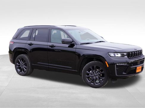 Certified 2026 Jeep Grand Cherokee Limited AWD/4WD image 2