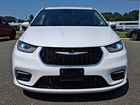 Certified 2023 Chrysler Pacifica Touring-L FWD image 2