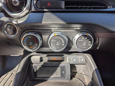 Used 2017 FIAT 124 Spider Abarth RWD image 22