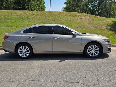 Used 2022 Chevrolet Malibu LT FWD image 4