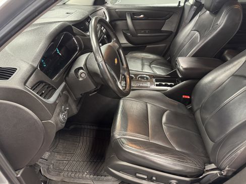 Used 2015 Chevrolet Traverse LT FWD image 9