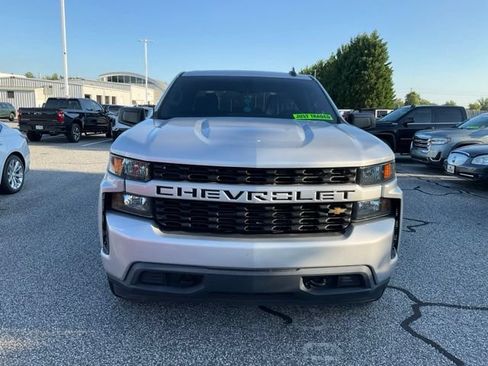 Used 2020 Chevrolet Silverado 1500 Custom w/ Custom Value Package AWD/4WD image 2