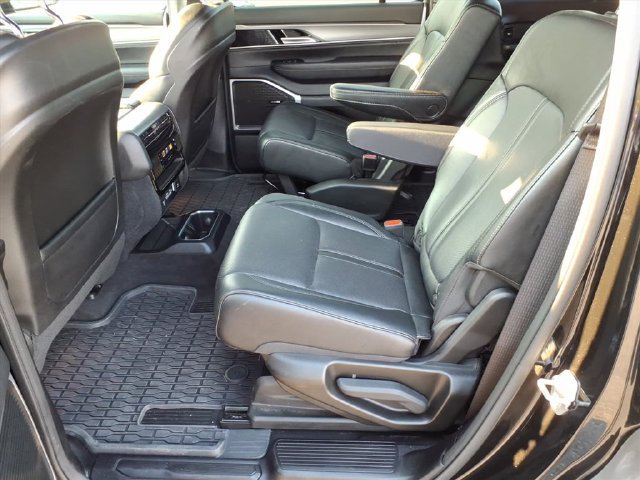 Used 2024 Jeep Wagoneer Series II AWD/4WD image 15
