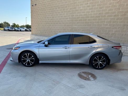 Used 2020 Toyota Camry SE image 8