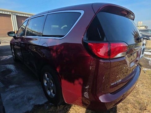 Used 2017 Chrysler Pacifica LX w/ Tire & Wheel Group image 5