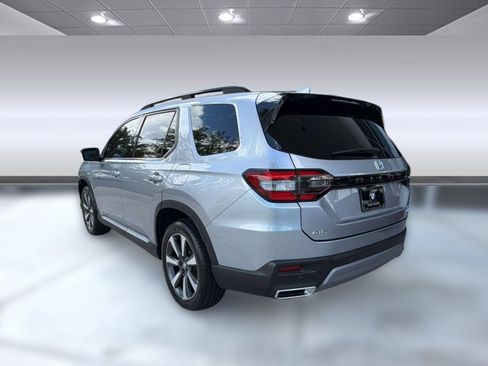 Used 2024 Honda Pilot Elite image 3