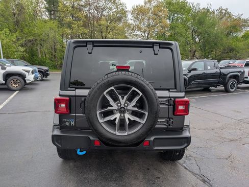 Used 2024 Jeep Wrangler Unlimited w/ Convenience Group AWD/4WD image 6