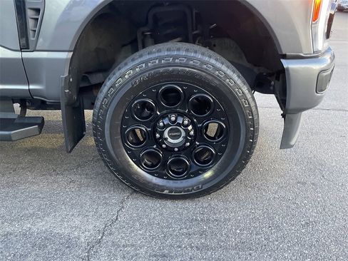 Used 2023 Ford F250 Lariat w/ Black Appearance Package image 11