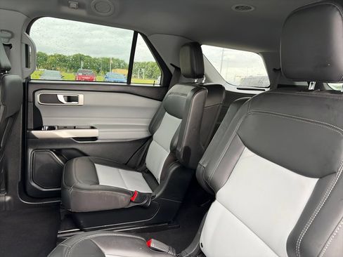 Used 2023 Ford Explorer XLT w/ Equipment Group 202A AWD/4WD image 28