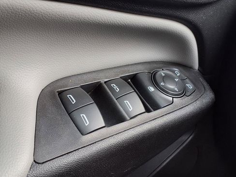 Used 2020 Chevrolet Equinox LS w/ LS Convenience Package image 19