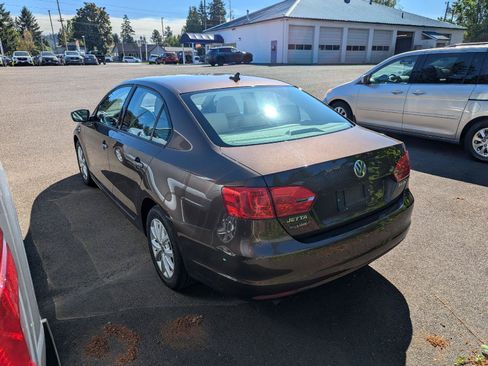 Used 2012 Volkswagen Jetta SE FWD image 2