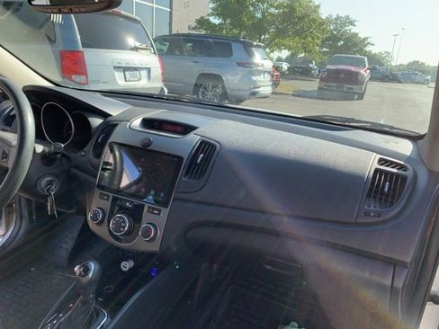 Used 2011 Kia Forte EX image 15