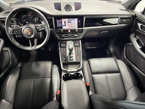 Certified 2025 Porsche Macan image 16